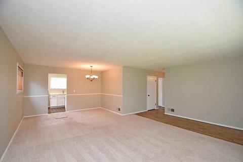 961 Hollytree Dr, Cincinnati, OH 45231 photo 5