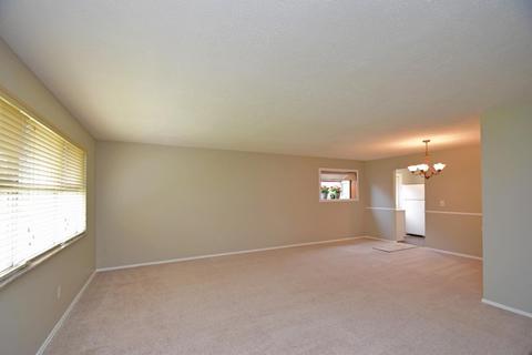 961 Hollytree Dr, Cincinnati, OH 45231 photo 4