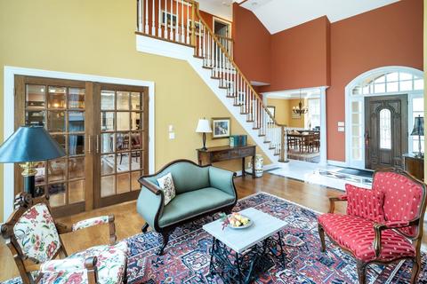 37 Hampton Ln, Cincinnati, OH 45208 photo 3
