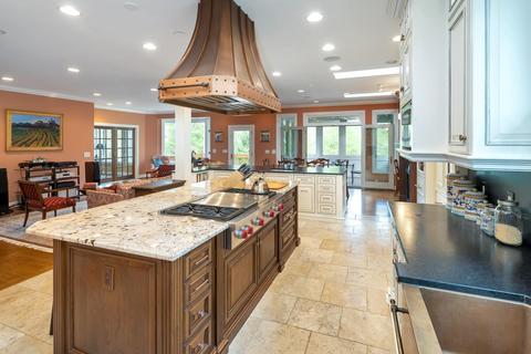 37 Hampton Ln, Cincinnati, OH 45208 photo 5