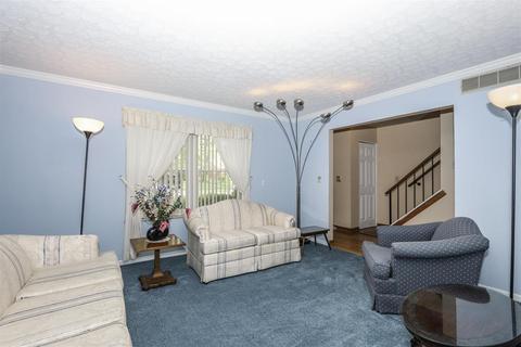 903 Sarbrook Dr, Cincinnati, OH 45231 photo 5