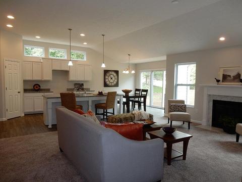 698 Oak Forest Dr, Morrow, OH 45152 photo 2