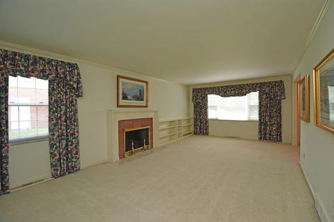 802 Strathcoma Dr, Cincinnati, OH 45255 photo 2
