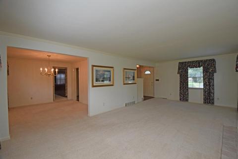 802 Strathcoma Dr, Cincinnati, OH 45255 photo 3