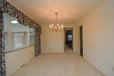 802 Strathcoma Dr, Cincinnati, OH 45255 photo 4