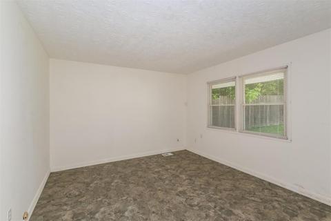 8728 Grenada Dr, Cincinnati, OH 45231 photo 5