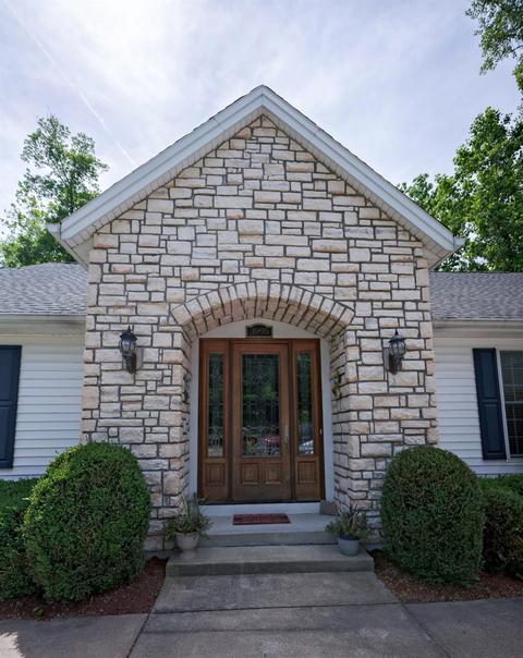 3995 Gardner Ln, Cincinnati, OH 45245 photo 5
