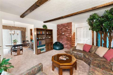 2422 Hazelcrest Ln, Cincinnati, OH 45231 photo 7