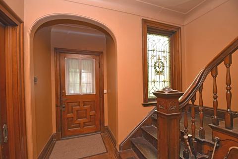 469 Warner St, Cincinnati, OH 45219 photo 3