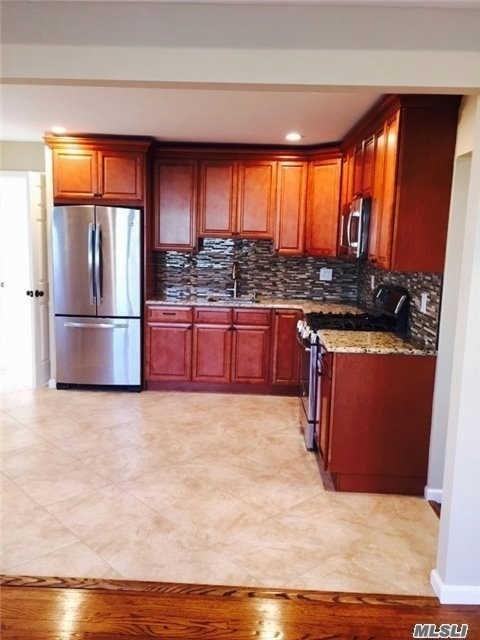 981 Edgetree Ln, Cincinnati, OH 45238 photo 2