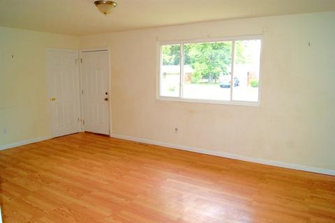 595 Mercury Dr, Cincinnati, OH 45244 photo 2