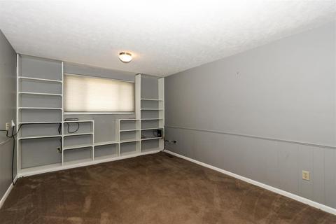 9012 Cherry Blossom Ln, Cincinnati, OH 45231 photo 18