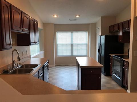2451 Elderberry Ct, Cincinnati, OH 45239 photo 2