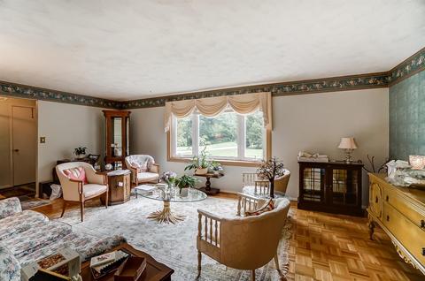 1004 Newcastle Dr, Cincinnati, OH 45231 photo 8
