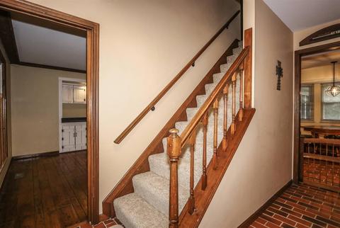 755 Viewcrest Dr, Cincinnati, OH 45231 photo 3