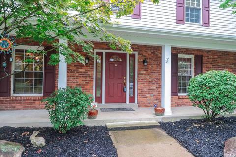 755 Viewcrest Dr, Cincinnati, OH 45231 photo 2