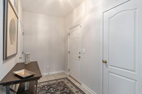 2390 Buddleia Ct, Cincinnati, OH 45239 photo 4