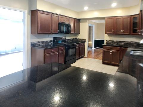 10221 Lochcrest Dr, Cincinnati, OH 45231 photo 12