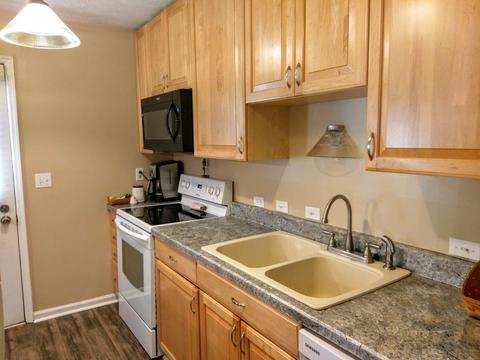 1525 Hazelgrove Dr, Cincinnati, OH 45240 photo 5