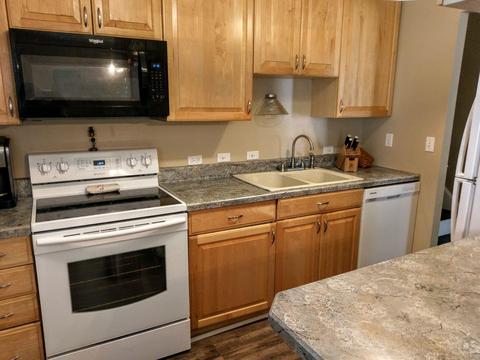 1525 Hazelgrove Dr, Cincinnati, OH 45240 photo 6