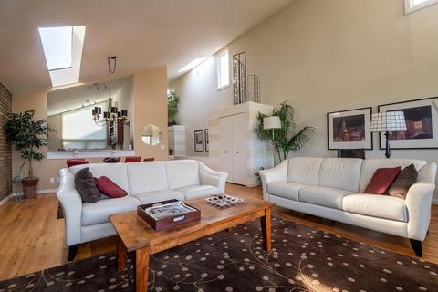 1040 Hatch St, Cincinnati, OH 45202 photo 5