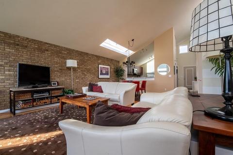 1040 Hatch St, Cincinnati, OH 45202 photo 6