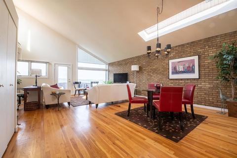 1040 Hatch St, Cincinnati, OH 45202 photo 3