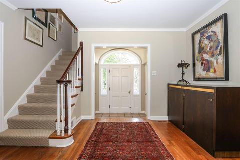 3943 Devonshire Dr, Cincinnati, OH 45226 photo 3