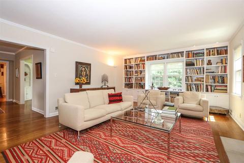 3943 Devonshire Dr, Cincinnati, OH 45226 photo 6