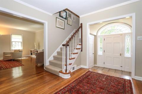 3943 Devonshire Dr, Cincinnati, OH 45226 photo 4