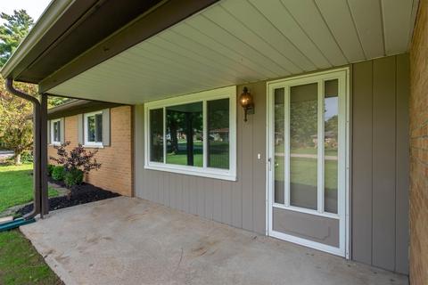 3824 Crescent Dr, Cincinnati, OH 45245 photo 2