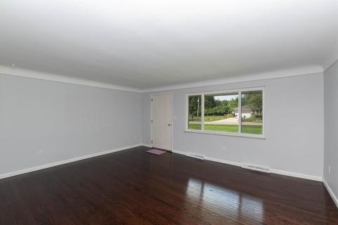 3824 Crescent Dr, Cincinnati, OH 45245 photo 5