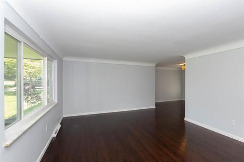 3824 Crescent Dr, Cincinnati, OH 45245 photo 4