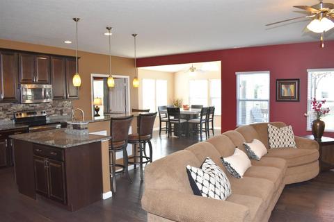 809 Hocking Meadow Cir, Monroe, OH 45050 photo 3
