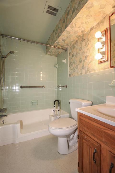 78 Hadley Rd, Greenhills, OH 45218 photo 27