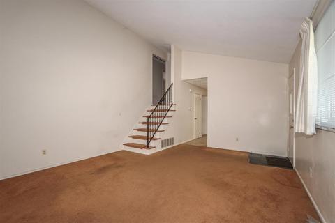 78 Hadley Rd, Greenhills, OH 45218 photo 9