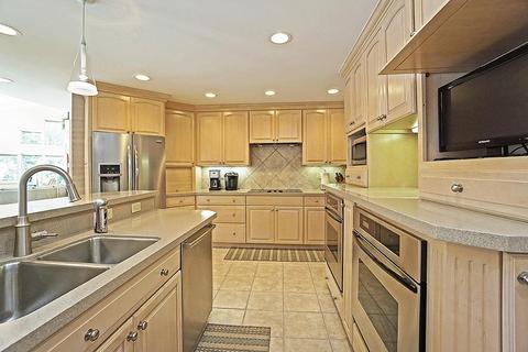 5621 Samstone Ct, Blue Ash, OH 45242 photo 8