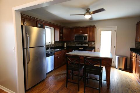 146 Junedale Dr, Greenhills, OH 45218 photo 4