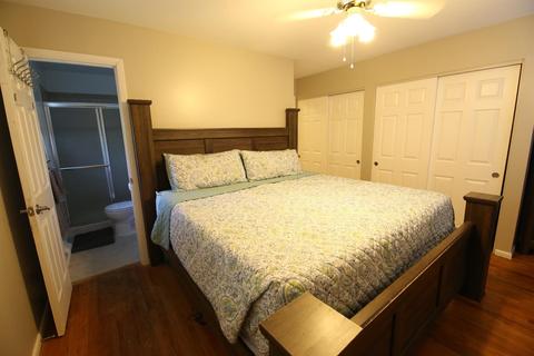 146 Junedale Dr, Greenhills, OH 45218 photo 6