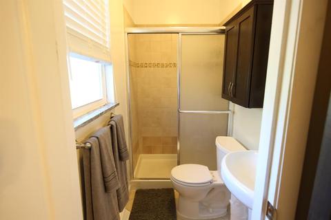 146 Junedale Dr, Greenhills, OH 45218 photo 3