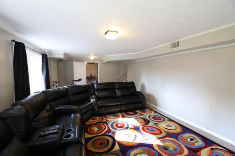 146 Junedale Dr, Greenhills, OH 45218 photo 14