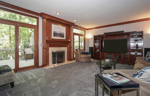 3831 Monets Ln, Evendale, OH 45241 photo 9