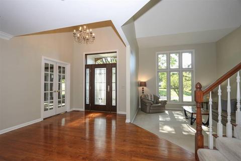 3831 Monets Ln, Evendale, OH 45241 photo 2