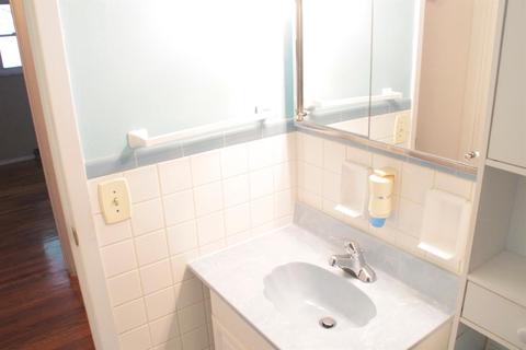 2389 Bluelark Dr, Cincinnati, OH 45231 photo 12