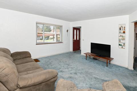 1990 Alphonse Ln, Cincinnati, OH 45238 photo 6