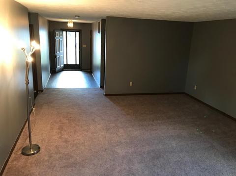 2490 Trinity Dr, Middletown, OH 45044 photo 2