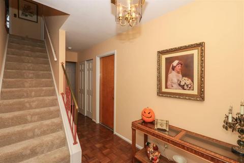 9886 Dargate Ct, Cincinnati, OH 45231 photo 5
