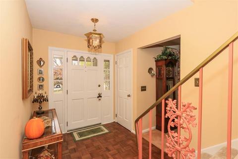 9886 Dargate Ct, Cincinnati, OH 45231 photo 4