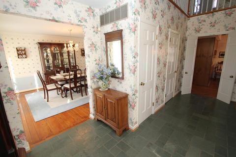 9494 Leebrook Dr, Cincinnati, OH 45231 photo 2