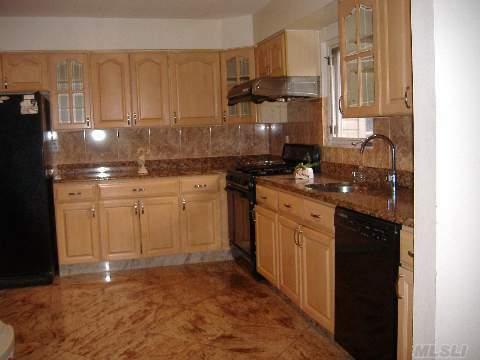 693 Daphne Ct, Forest Park, OH 45240 photo 2